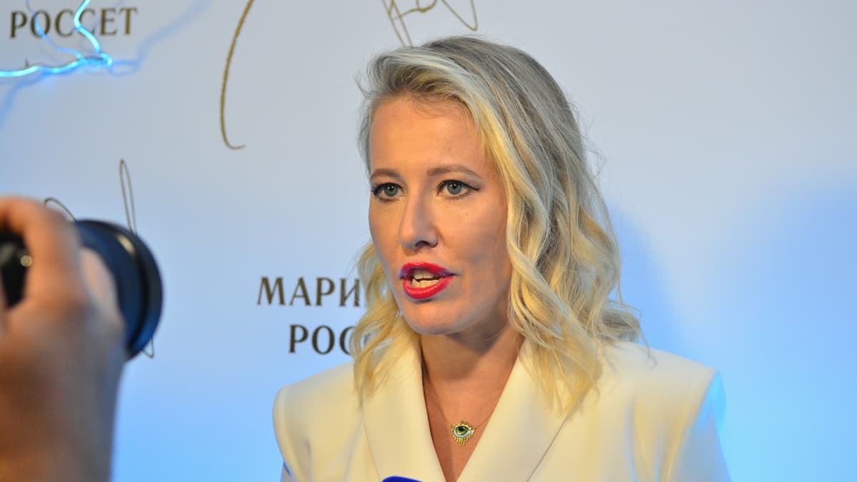 Собчак подколола Лебедева в эфире, вызвав споры в интернете